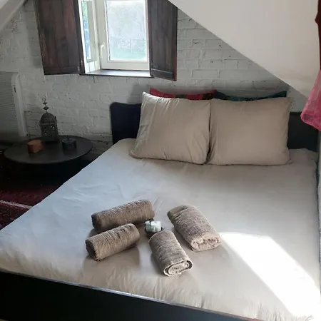 בית הארחה Les Remparts בינך