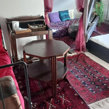 Les Remparts בית הארחה בינך