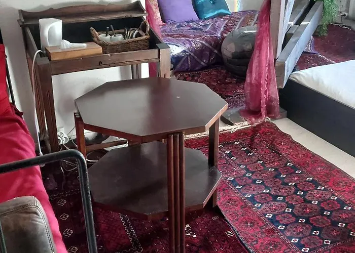 Les Remparts בית הארחה בינך