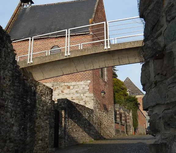 Les Remparts בינך