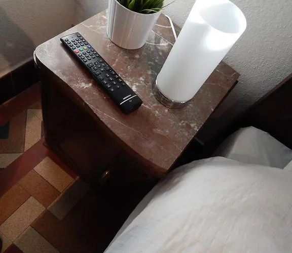 Les Remparts בית הארחה 4*