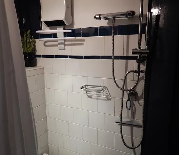 Les Remparts 4* בינך