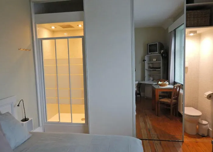 Les Remparts בית הארחה 4*